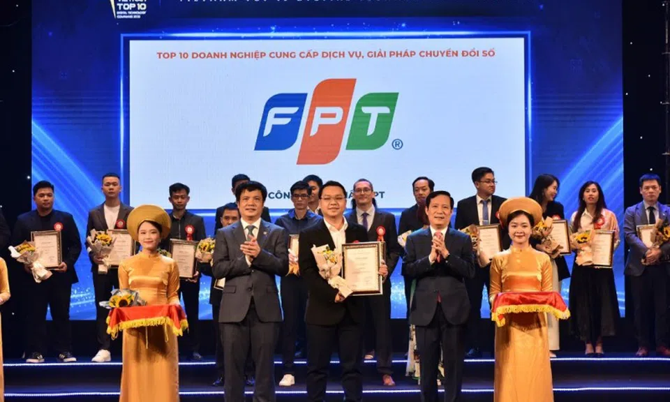 FPT một thập kỷ được vinh danh Top 10 doanh nghiệp CNTT